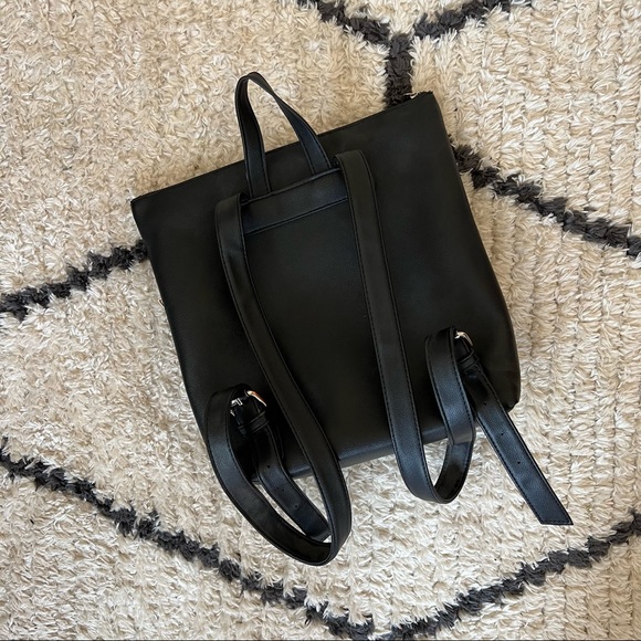 Black Pebble Vegan Leather Backpack * Co-lab * GUC - Picture 5 of 8